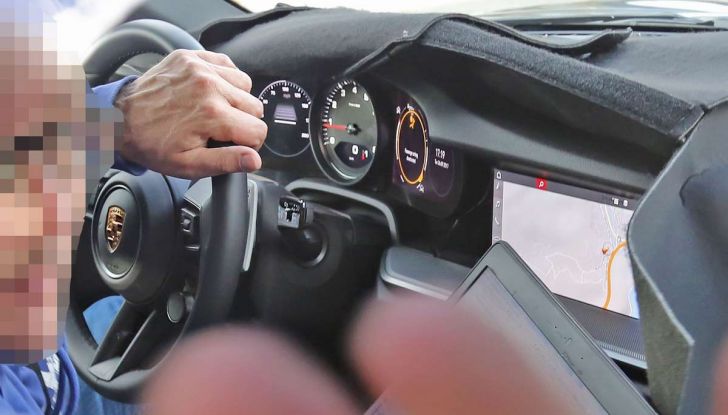 Porsche 911 2019, foto spia della futura generazione - Foto 7 di 12