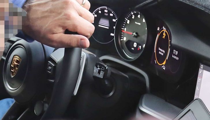 Porsche 911 2019, foto spia della futura generazione - Foto 11 di 12
