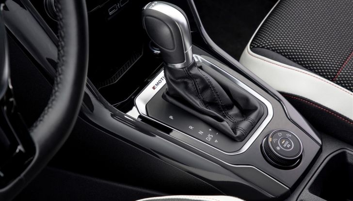 Volkswagen T-Roc 2017: prova su strada, caratteristiche e prestazioni - Foto 17 di 39