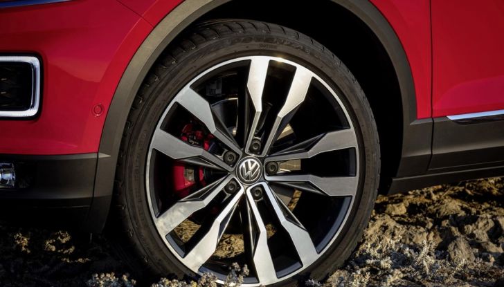 Volkswagen T-Roc 2017: prova su strada, caratteristiche e prestazioni - Foto 18 di 39