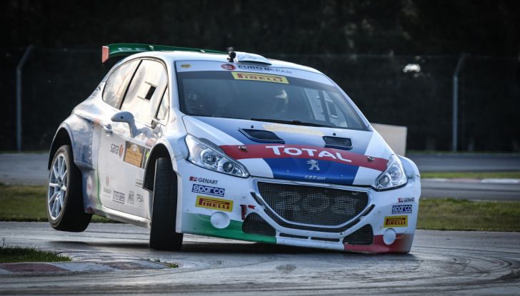 Peugeot celebra la stella nel campionato schierando due 208 t16 al Monza Rally Show - Foto 1 di 4