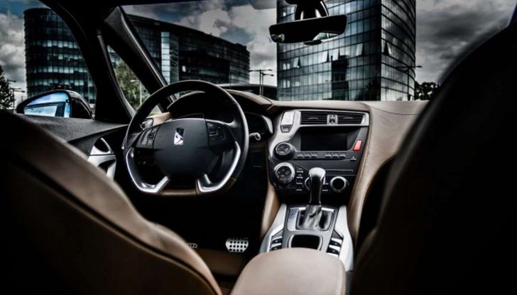 DS5 Prestige, lusso alla francese - Foto 4 di 16