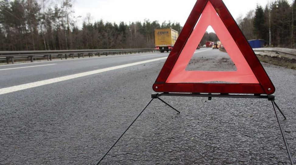 Il triangolo d'emergenza in auto ha le ore contate: ecco come