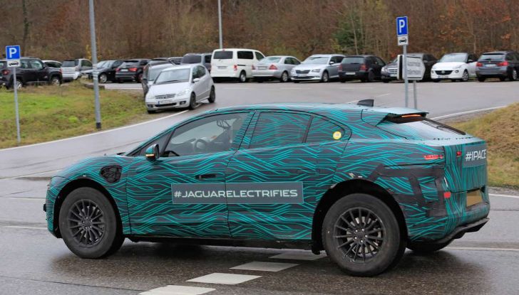 Jaguar I-PACE, test drive in Svezia del crossover elettrico - Foto 3 di 19