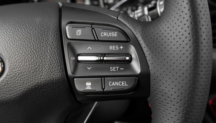 Sulle auto nuove arriva il limitatore di velocità obbligatorio: cos’è e come funziona - Foto 3 di 9