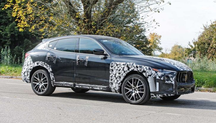 Maserati Levante GTS: foto spia della variante sportiva - Foto 3 di 11