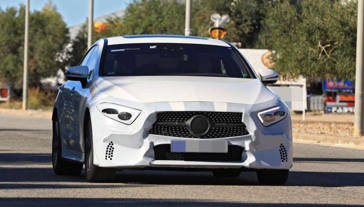 Mercedes CLS, immagini spia dei muletti della futura generazione - Foto 16 di 24