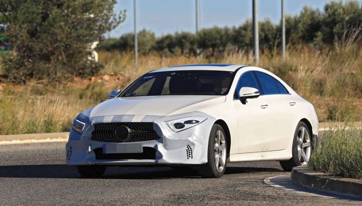 Mercedes CLS, immagini spia dei muletti della futura generazione - Foto 22 di 24