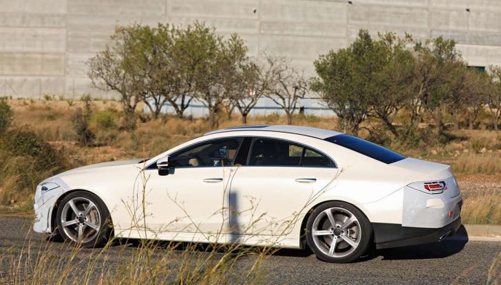 Mercedes CLS, immagini spia dei muletti della futura generazione - Foto 17 di 24