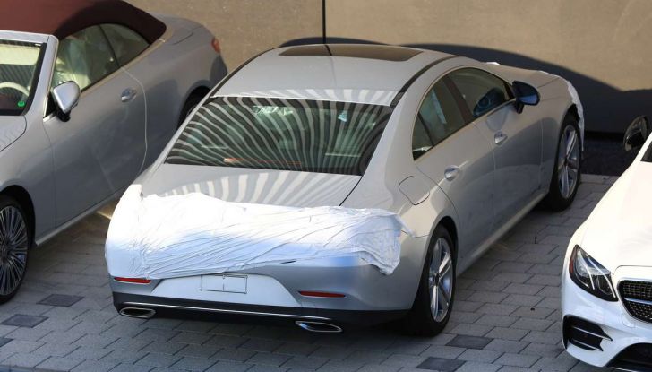 Mercedes CLS, immagini spia dei muletti della futura generazione - Foto 11 di 24