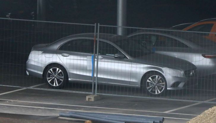 Mercedes Classe C Facelift 2018, immagini e dati tecnici - Foto 1 di 12