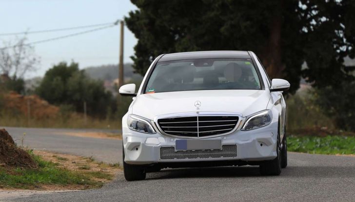 Mercedes Classe C Facelift 2018, immagini e dati tecnici - Foto 6 di 12