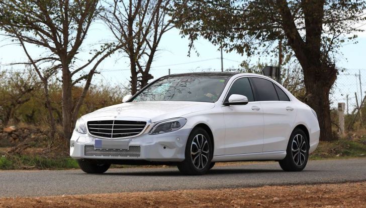 Mercedes Classe C Facelift 2018, immagini e dati tecnici - Foto 8 di 12
