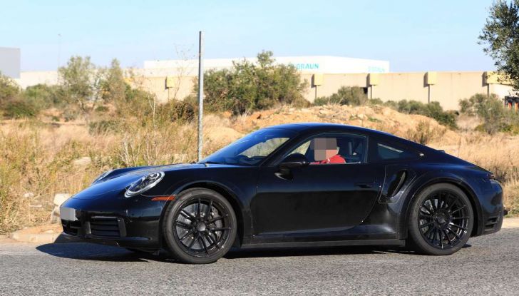 Nuova Porsche 911 Turbo 2019, primi test su strada - Foto 6 di 12