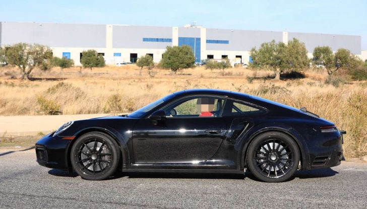 Nuova Porsche 911 Turbo 2019, primi test su strada - Foto 7 di 12
