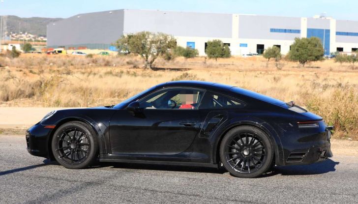Nuova Porsche 911 Turbo 2019, primi test su strada - Foto 8 di 12