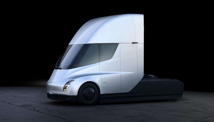 Tesla Semi Truck, il camion elettrico che rivoluziona i trasporti - Foto 4 di 18
