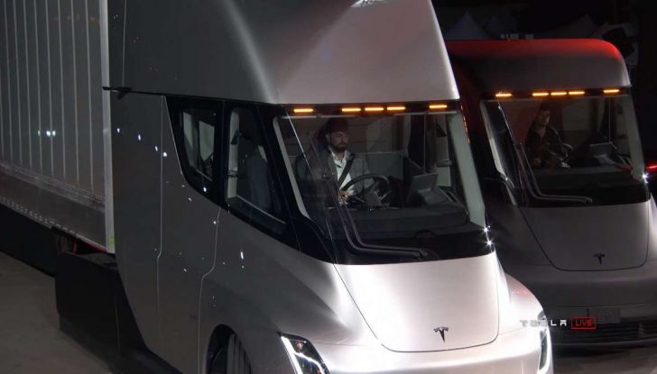 Tesla Semi Truck, il camion elettrico che rivoluziona i trasporti - Foto 5 di 18