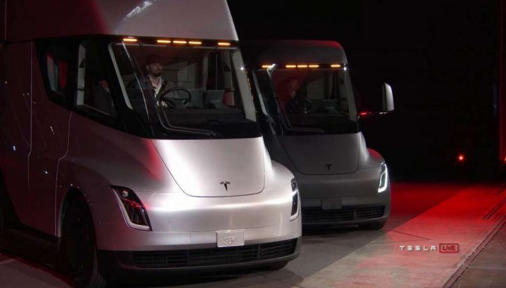 Tesla Semi Truck, il camion elettrico che rivoluziona i trasporti - Foto 14 di 18
