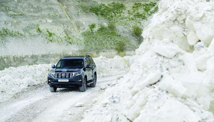 Toyota Land Cruiser restyling 2018, informazioni e dati tecnici - Foto 11 di 17