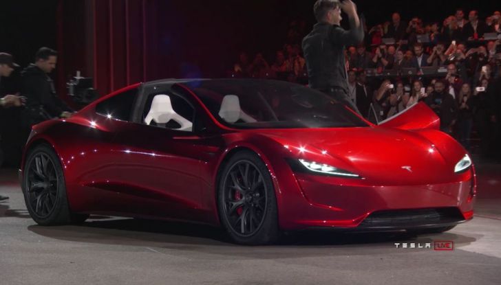 La nuova Tesla Roadster è l’auto più veloce del mondo, lo dicono i tester - Foto 3 di 16