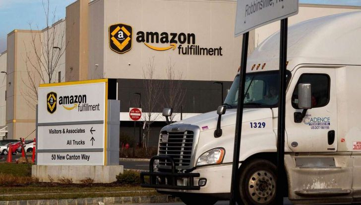 Il truck di Amazon Prime è da film post apocalittico - Foto 4 di 7