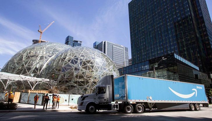 Il truck di Amazon Prime è da film post apocalittico - Foto 5 di 7