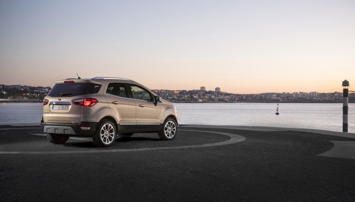 Ford Ecosport: i tappetini nascono dalle bottiglie di plastica riciclata - Foto 28 di 32