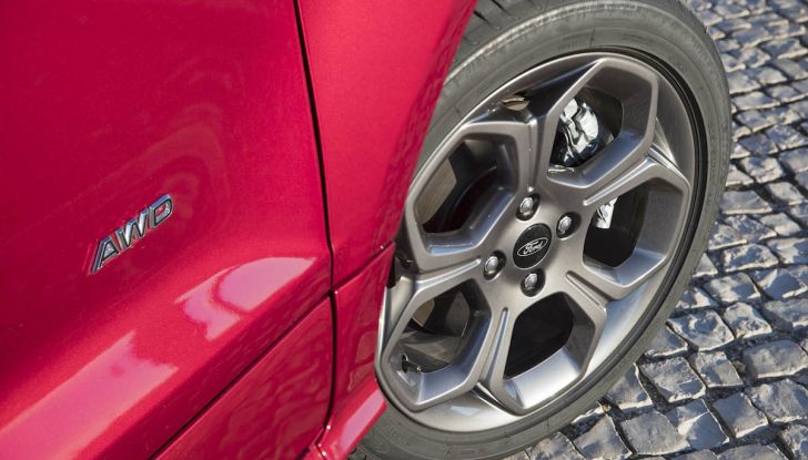 Ford Ecosport: i tappetini nascono dalle bottiglie di plastica riciclata - Foto 29 di 32