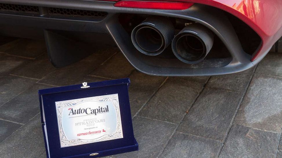 L'Alfa Giulia Quadrifoglio di Romeo Ferraris vince il premio Stradivari di  Autocapital [Video] - News 