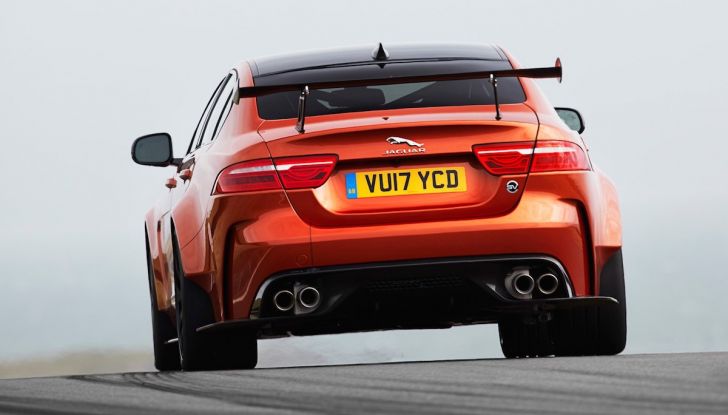 La Jaguar XE SV Project 8 batte il record della Giulia al Nürburgring - Foto 4 di 9