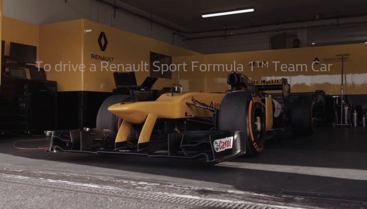 La porta a guidare la F1 Renault e le chiede di sposarlo [Video] - Foto 7 di 27