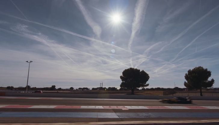 La porta a guidare la F1 Renault e le chiede di sposarlo [Video] - Foto 18 di 27