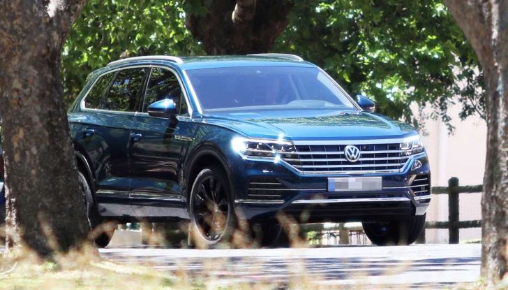 Come funziona la guida semi-autonoma della nuova Volkswagen Touareg 2018 - Foto 1 di 10