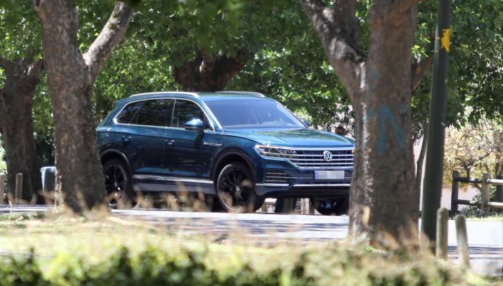 Come funziona la guida semi-autonoma della nuova Volkswagen Touareg 2018 - Foto 7 di 10