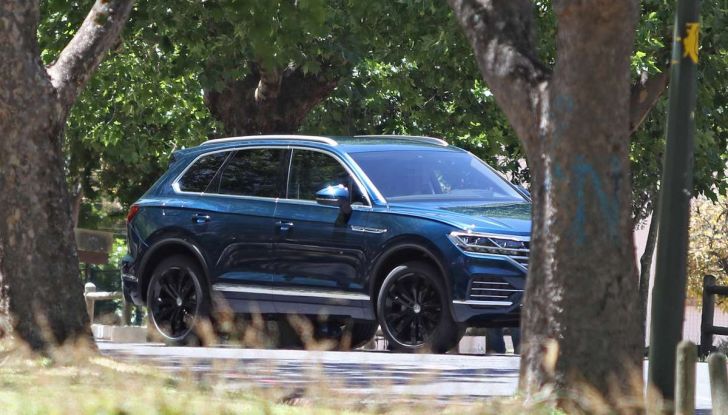 Come funziona la guida semi-autonoma della nuova Volkswagen Touareg 2018 - Foto 6 di 10