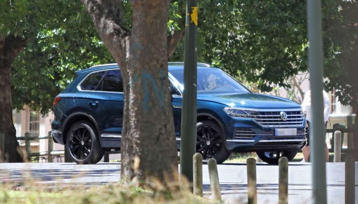 Come funziona la guida semi-autonoma della nuova Volkswagen Touareg 2018 - Foto 5 di 10