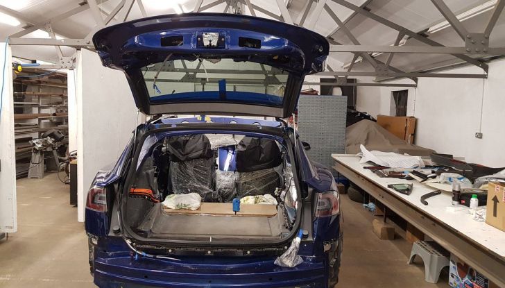 La prima Tesla Model S Station Wagon è dedicata a un barbone - Foto 2 di 5
