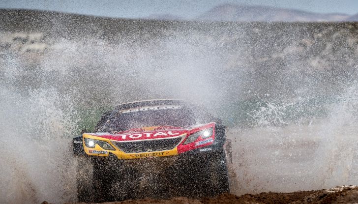 Dakar 2018 – Sainz gestisce, Peterhansel recupera nella tappa maratona - Foto 2 di 4