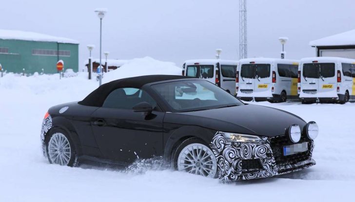Audi TT Roadster 2019, prime immagini e test su strada - Foto 1 di 15