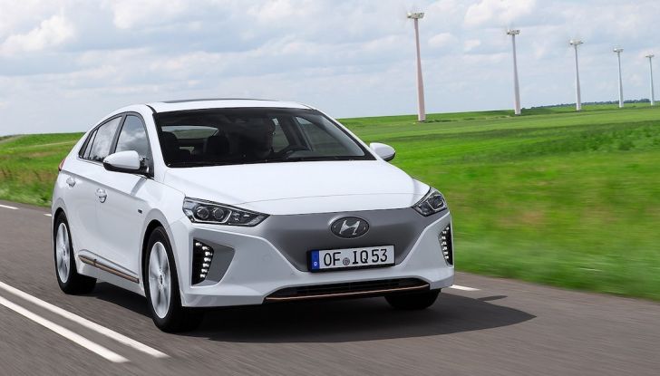 Arnold Schwarzenegger protagonista di uno scherzo sulle auto elettriche - Foto 2 di 13