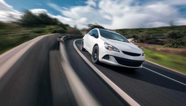 Differenza tra sovrasterzo e sottosterzo - Foto 4 di 11