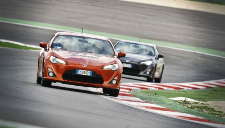 Differenza tra sovrasterzo e sottosterzo - Foto 5 di 11