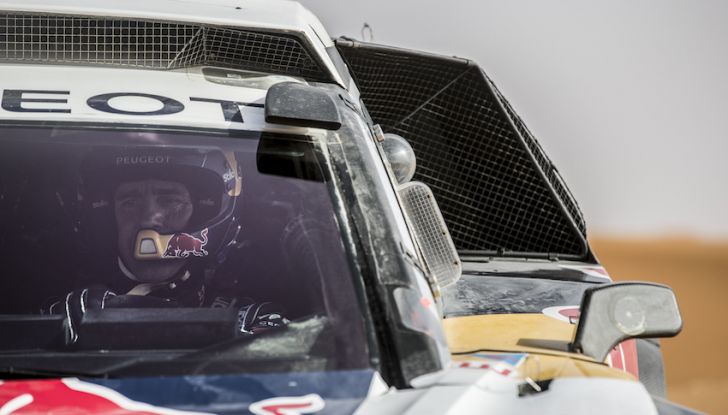 Peterhansel (Peugeot 3008DKR Maxi n°300): gara apertissima - Foto 2 di 2
