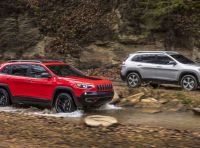 Jeep Cherokee 2018 restyling, nuovo frontale e motori