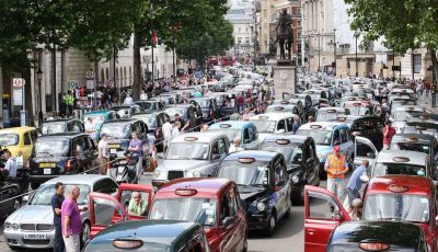 Fare il pendolare in auto riduce l’aspettativa di vita: i dati