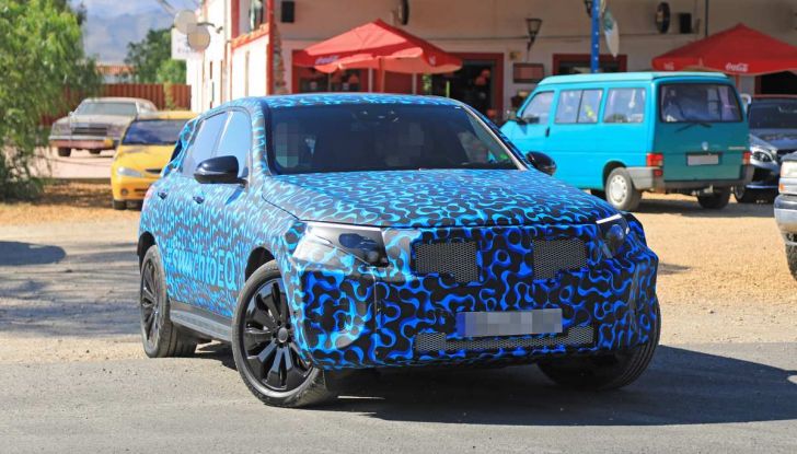 Mercedes EQ C, il nuovo SUV elettrico debutta su strada - Foto 16 di 18