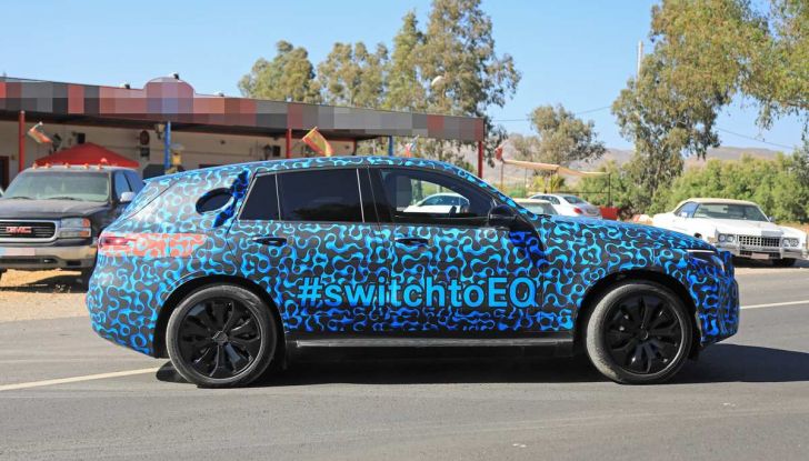 Mercedes EQ C, il nuovo SUV elettrico debutta su strada - Foto 9 di 18