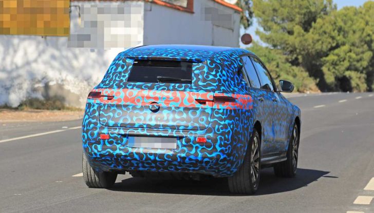 Mercedes EQ C, il nuovo SUV elettrico debutta su strada - Foto 4 di 18