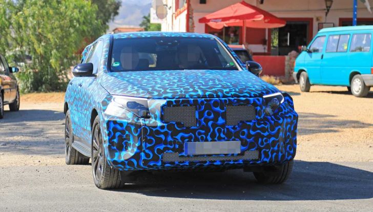 Mercedes EQ C, il nuovo SUV elettrico debutta su strada - Foto 6 di 18